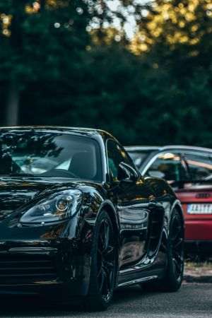 Iranul interzice importul de automobile de lux pe fondul intensificării presiunilor economice